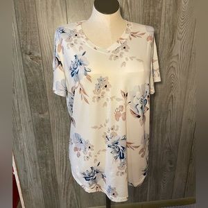 New without tags, women’s short sleeve shirt